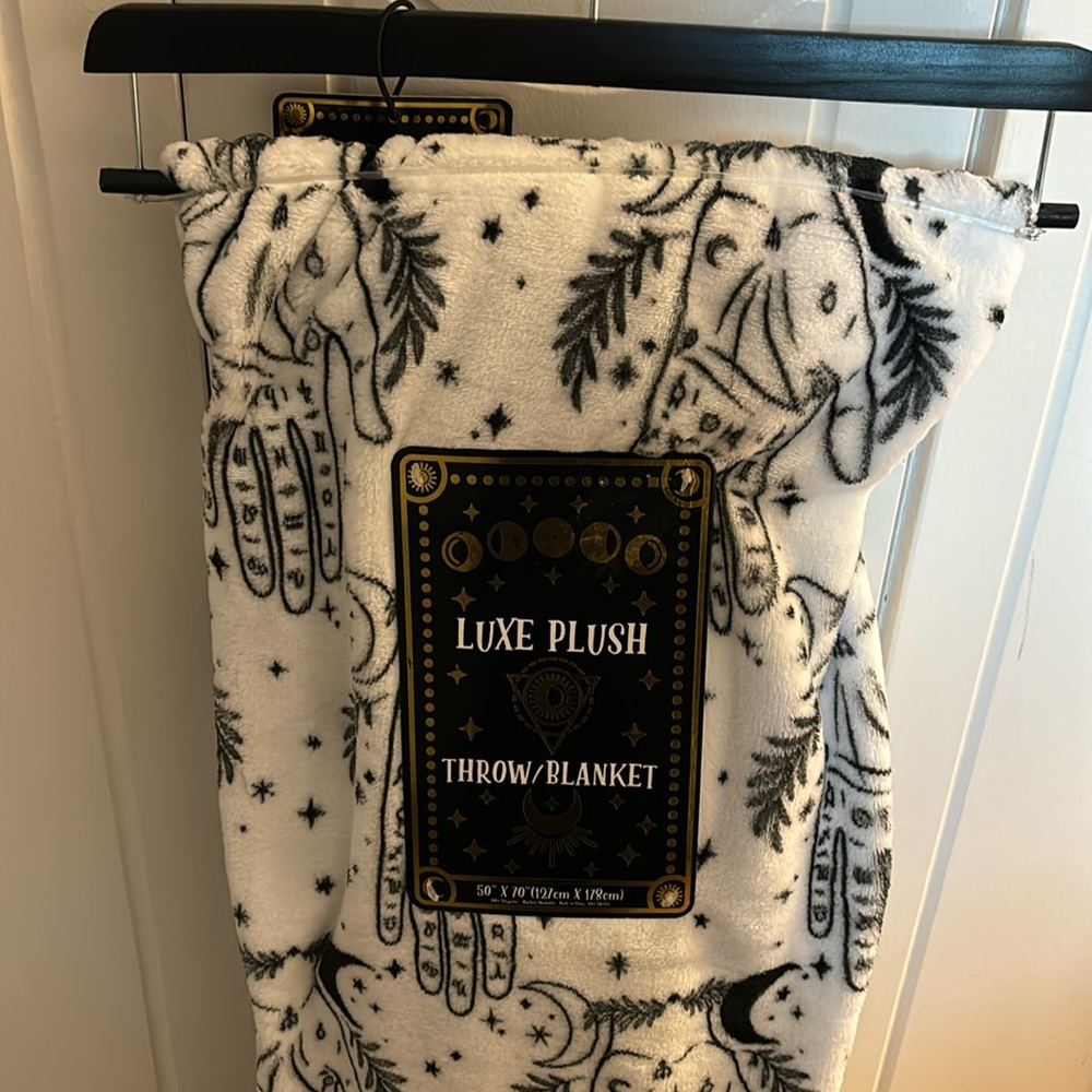 Gorgeous soft plush blanket